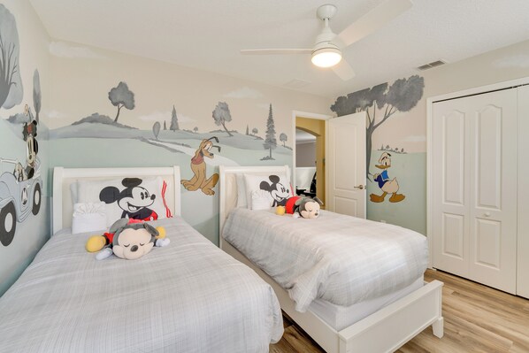 5 habitaciones, tabla de planchar con plancha, wifi y ropa de cama