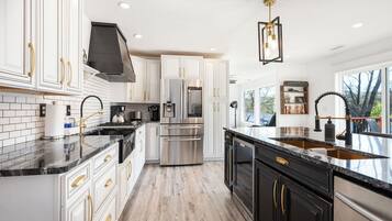 ثلاجة، ميكروويف، فرن، موقد طهي مسطح