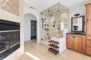 Shower, hair dryer, towels - Private Lakefront Lodge | Hot Tub, Fire Pit, Kayak | Branson Area (Branson)