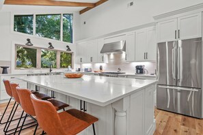 Fridge, microwave, oven, stovetop - NEW LISTING ~ Upscale Coastal Ranch ~ Private Pool & Spa ~ 13 Planters Wood Ct (Hilton Head Island)