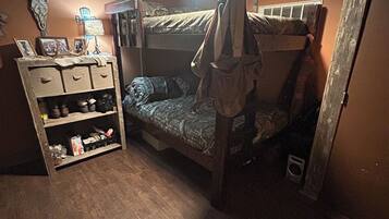 2 bedrooms, free WiFi, bed sheets, wheelchair access