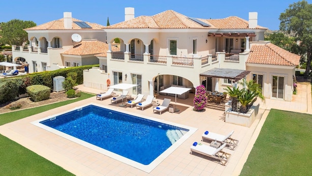A large two-story house with a swimming pool, outdoor seating, and a well-maintained garden. - Villa Monte Rei Golf (Vila Real Santo Antonio)