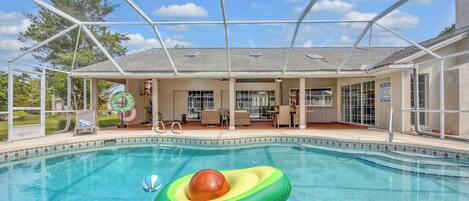 Alberca al aire libre y alberca climatizada