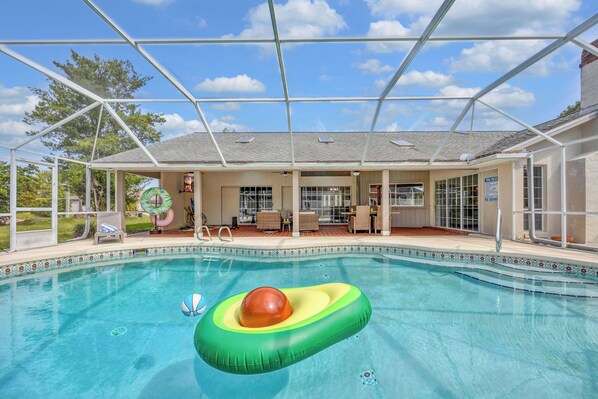Outdoor pool, a heated pool