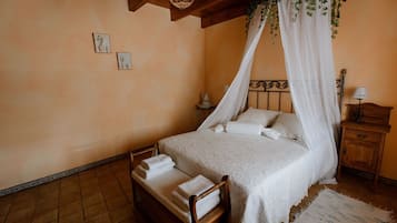 5 bedrooms, free WiFi, bed sheets