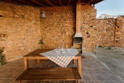 Country House 'El Cañico' with Mountain View, Private Terrace and Wi-Fi