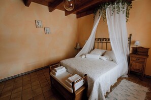 5 bedrooms, free WiFi, bed sheets - Country House 'El Cañico' with Mountain View, Private Terrace and Wi-Fi (Otero de Bodas)