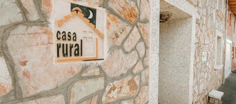 Country House 'El Cañico' with Mountain View, Private Terrace and Wi-Fi