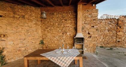 Country House 'El Cañico' with Mountain View, Private Terrace and Wi-Fi