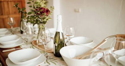 Country House 'La Lar' with Mountain View, Private Terrace and Wi-Fi