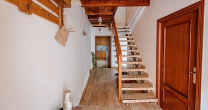 Country House 'La Lar' with Mountain View, Private Terrace and Wi-Fi