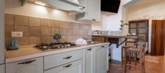 Studio Apartment 'Il Bosco' with Shared Terrace, Shared Garden and Wi-Fi