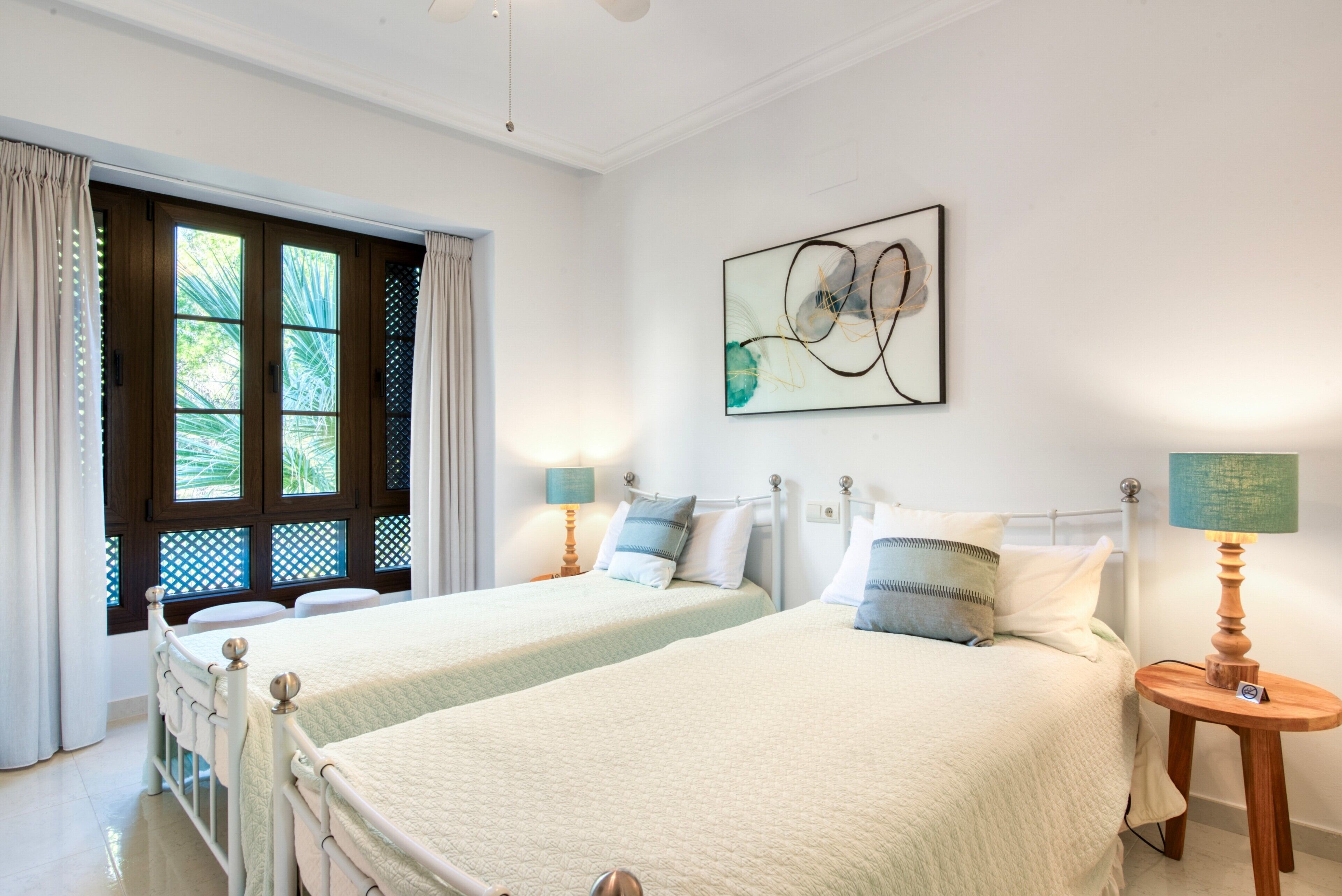 2 habitaciones, tabla de planchar con plancha y wifi gratis 