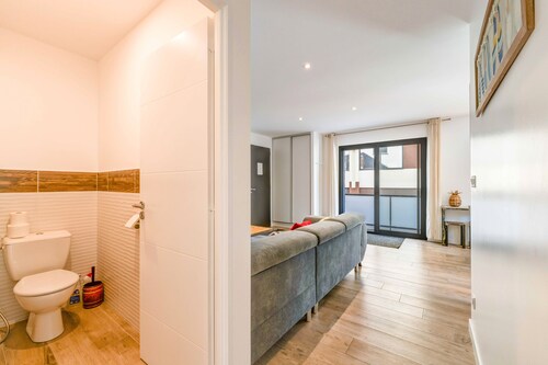 Appartement 'Aux Pieds Des Pistes - Appt A' avec vue sur la montagne, Wi-Fi et climatisation