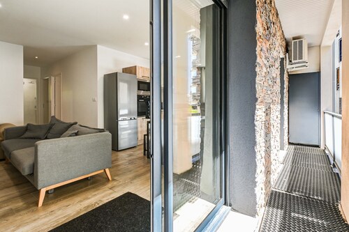 Apartment 'Aux Pieds Des Pistes - Appt B' with Mountain View, Wi-Fi, and Air Conditioning
