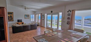 Fridge, microwave, dishwasher, coffee/tea maker - Exclusive private home with 180° ocean view (Ensenada)
