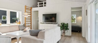 Lovely summer house close to Stillinge Beach.