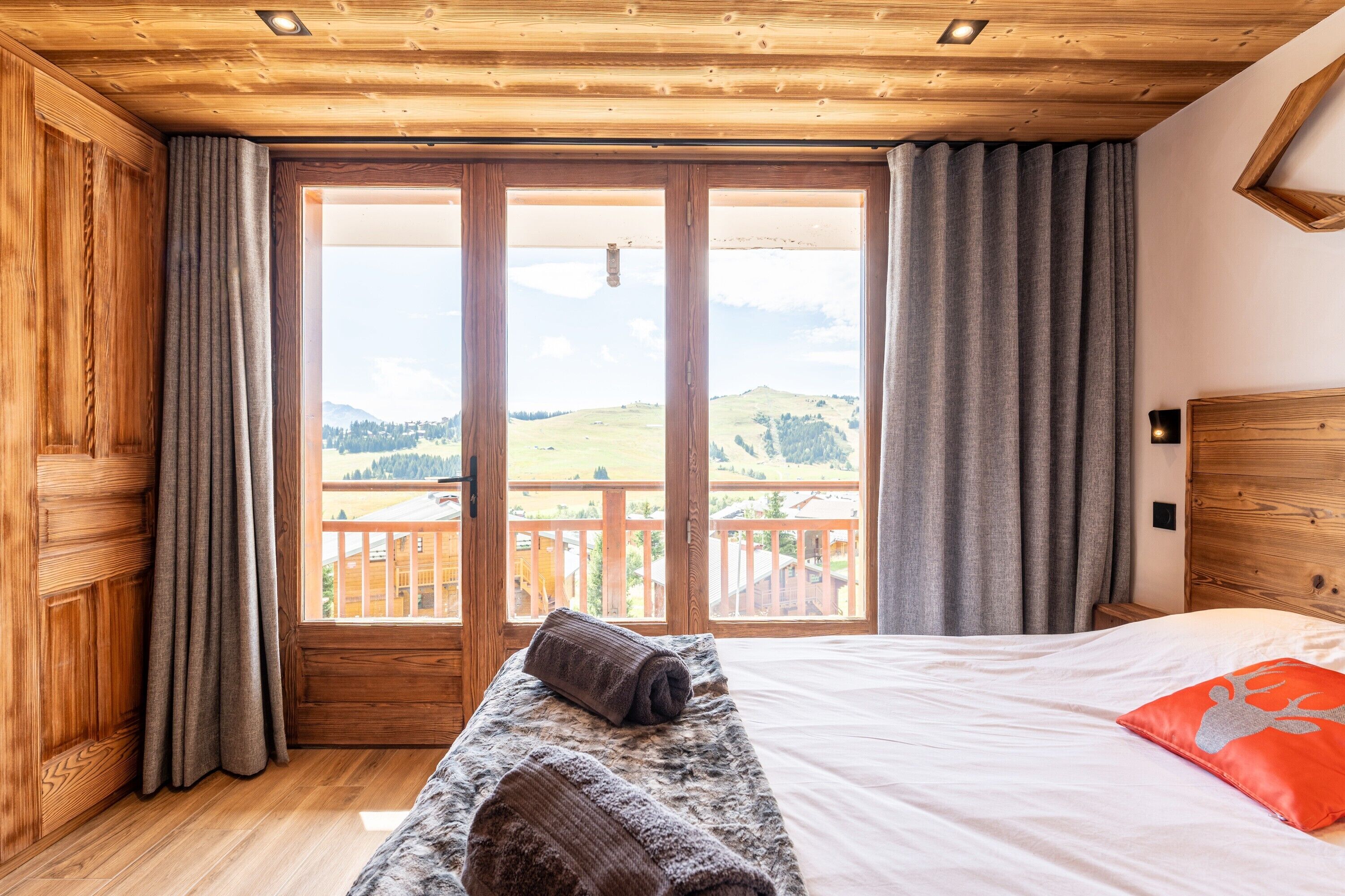 3 bedrooms, iron/ironing board, bed sheets