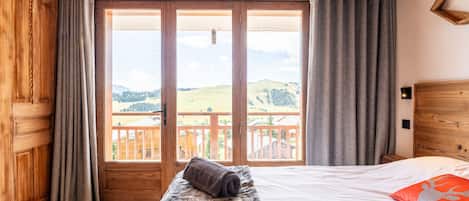 3 bedrooms, iron/ironing board, bed sheets