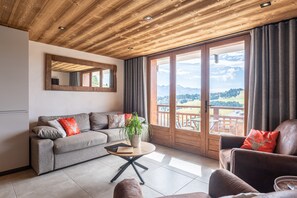 TV - Apartment 'Appartement 10' with Mountain View and Balcony (Hauteluce)