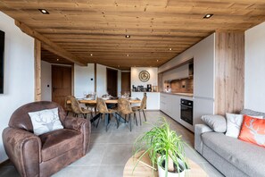 Interior - Apartment 'Appartement 10' with Mountain View and Balcony (Hauteluce)
