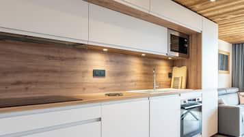 Geladeira, micro-ondas, fogĂŁo, cooktop