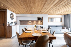 Dining - Apartment 'Appartement 4' with Mountain View and Private Terrace (Hauteluce)