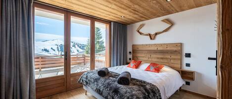 3 bedrooms, iron/ironing board, bed sheets