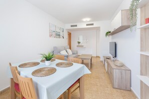 TV - Apartment 'Vivienda Maiva' with Private Terrace, Wi-Fi and Air Conditioning (Alhama de murcia)