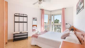 1 slaapkamer, een strijkplank/strijkijzer, gratis wifi, beddengoed