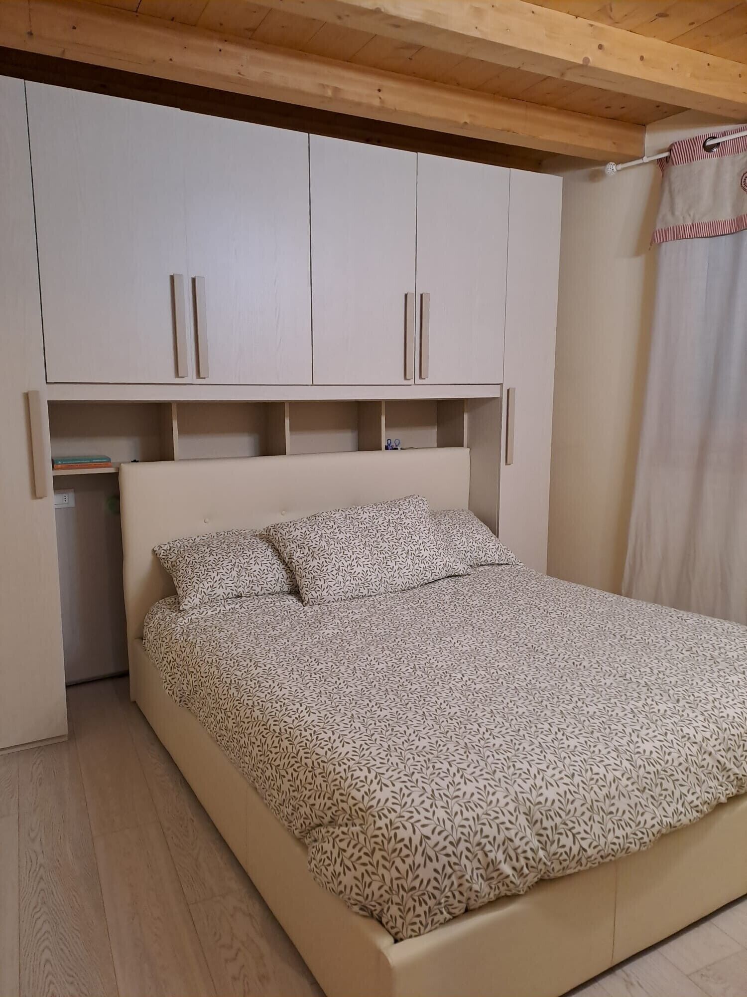 1 bedroom, bed sheets