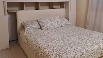 1 bedroom, bed sheets