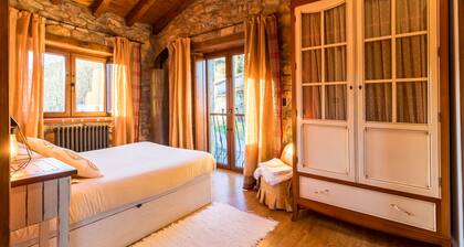 Country House 'El Paraiso Del Yayo' with Mountain View, Private Terrace and Wi-Fi