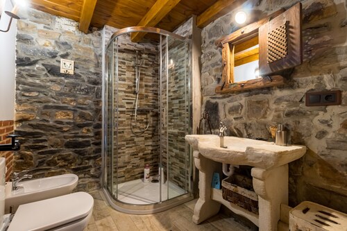 Country House 'El Paraiso Del Yayo' with Mountain View, Private Terrace and Wi-Fi