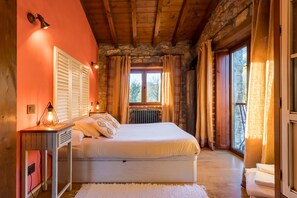 5 Schlafzimmer, Bügeleisen/Bügelbrett, kostenloses WLAN, Bettwäsche