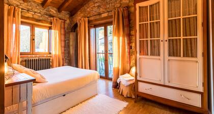 Country House 'El Paraiso Del Yayo' with Mountain View, Private Terrace and Wi-Fi