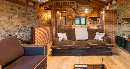 Country House 'El Paraiso Del Yayo' with Mountain View, Private Terrace and Wi-Fi