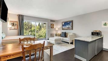 TV, fireplace, offices