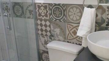 Dusche, Handtücher, Seife, Shampoo
