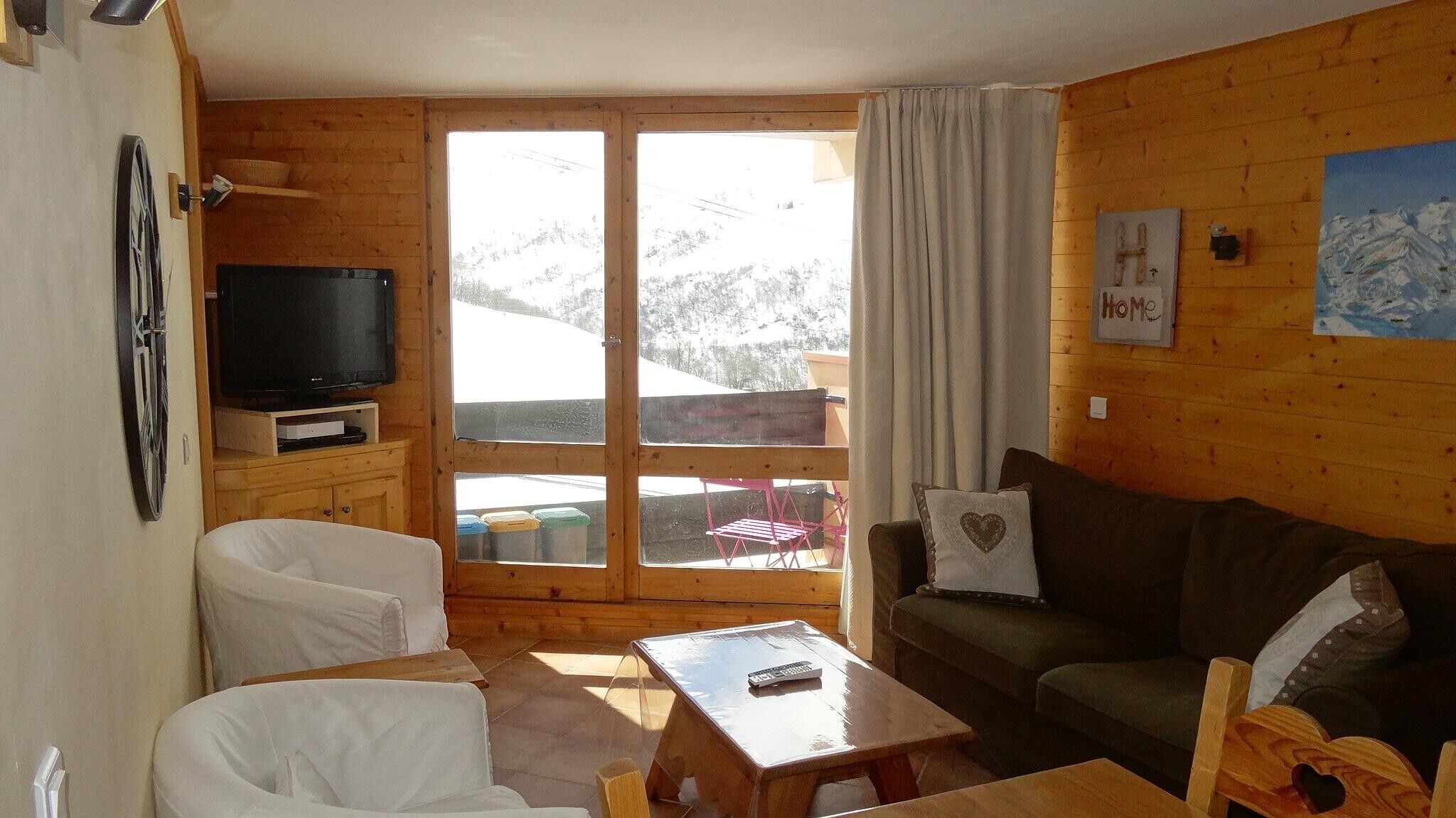 Tv, dvd-afspiller, stereoanlæg