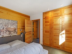 6 chambres, bureau, fer et planche Ă repasser, accĂšs au Wi-Fi (inclus)