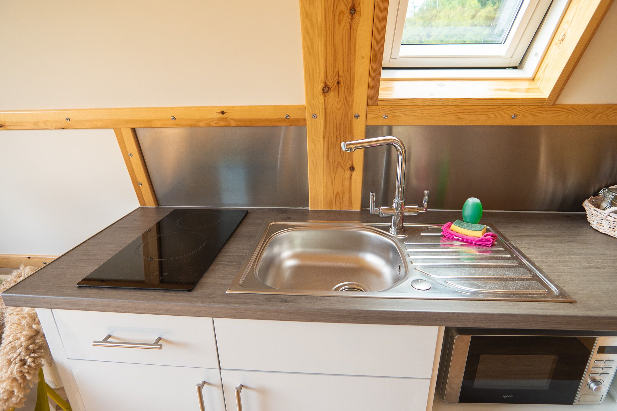 Fridge, microwave, stovetop, electric kettle