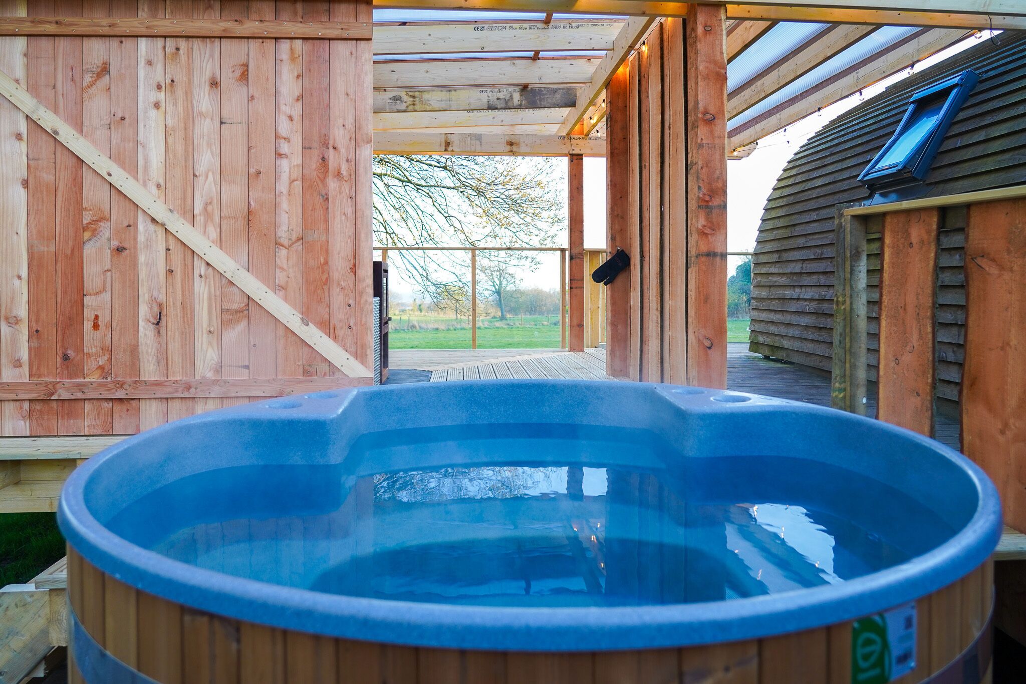 Outdoor spa tub