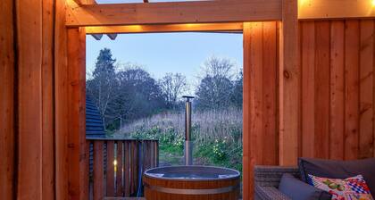 Groß-Accessible-Kabine-Ensuite mit Dusche