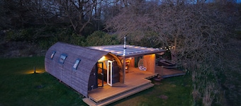 Cosy Ensuite Glamping With A Hot Tub