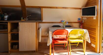 Cosy, Rural and Ensuite Glamping Cabin.