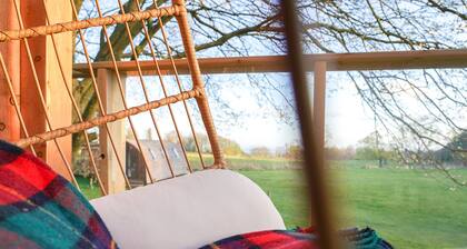 Cosy, Rural and Ensuite Glamping Cabin.