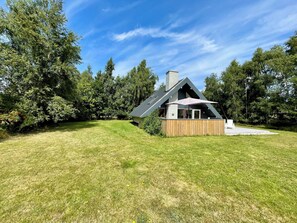 Exterior - Cozy original holiday home - close to the beach (Væggerløse)