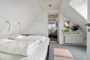 2 bedrooms, free WiFi - Modern house with space for relaxation (Aakirkeby)