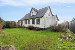 Exterior - Modern house with space for relaxation (Aakirkeby)